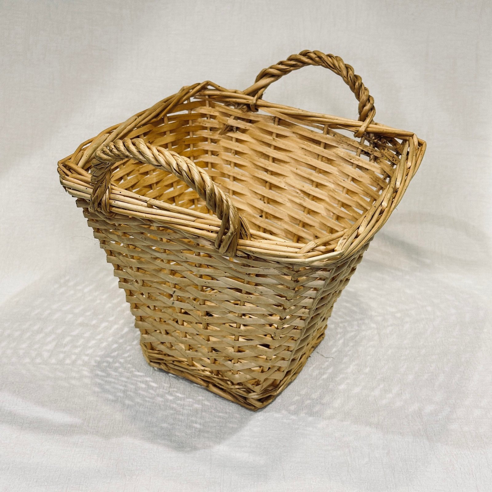 Vintage Wicker Basket Square Storage Picnic Log Handle Farmhouse