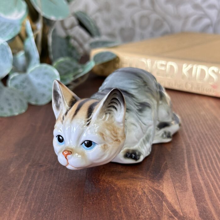 Vintage Cat & Kitten Figurine, Hand Painted Porcelain, Retro Animal Ornament, Cat Lover Gift